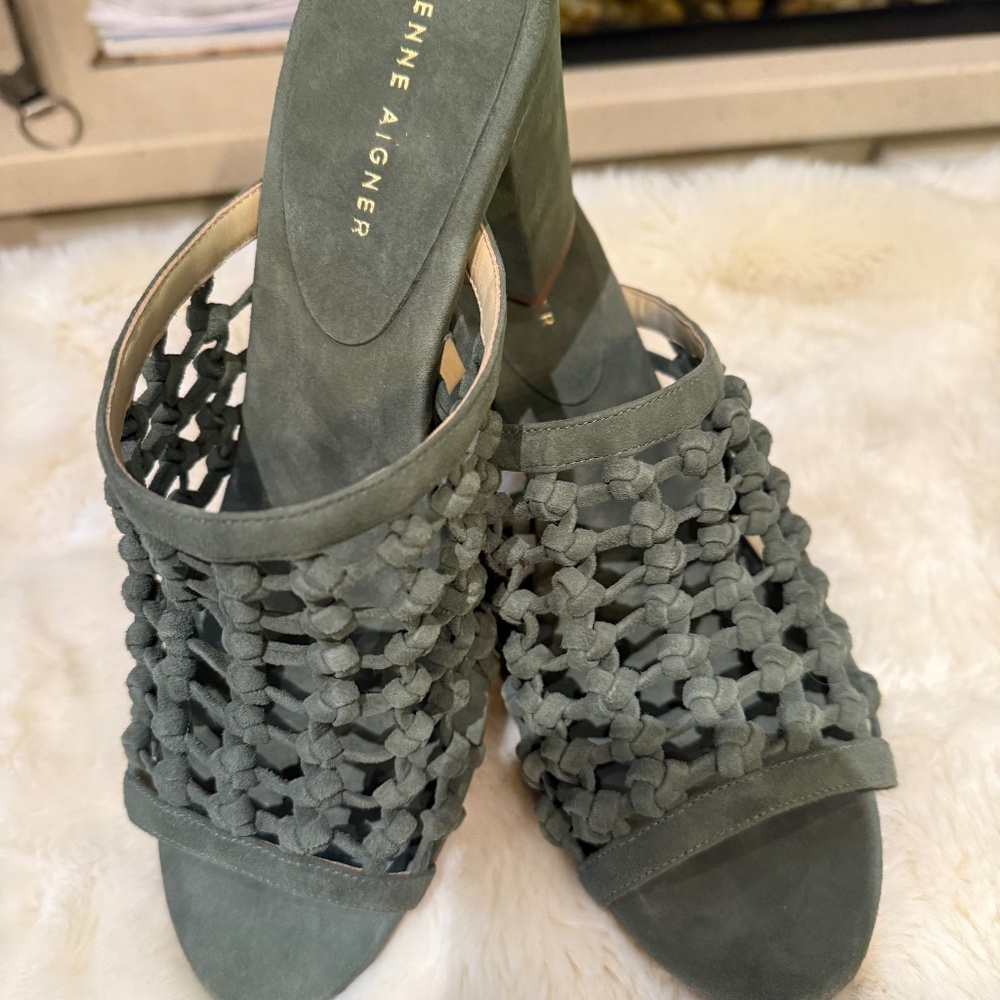 Etienne Aigner mules